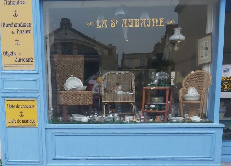 la-sainte-aubaine-boutique-brocante-vitrine