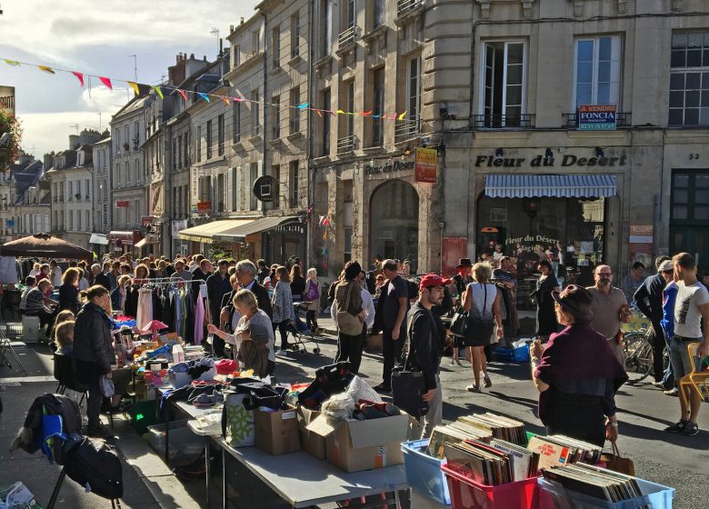 42660-Foire_aux_greniers__rue_Caponiere-___Ville_de_Caen-1500px