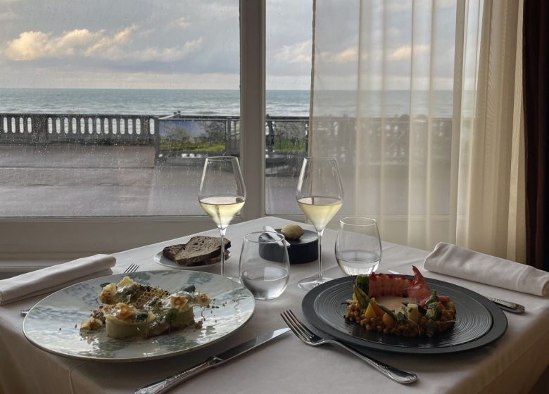 Un repas face à la mer